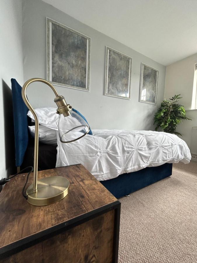 4-Bedroom Home Near Ema, Sleeps 6 キャッスル・ドニントン エクステリア 写真