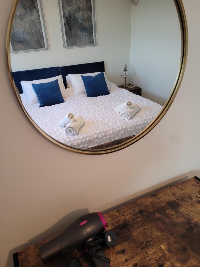 4-Bedroom Home Near Ema, Sleeps 6 キャッスル・ドニントン エクステリア 写真